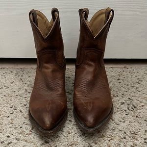Frye Billy short western boots size 7.5 B (extra narrow)